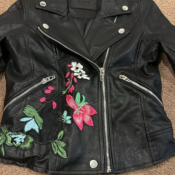 Blank NYC Faux Leather Motorcycle Jacket with Floral Patches - Size M - Picture 2 of 6